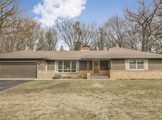 352 Cimarron Rd, Apple Valley, MN 55124