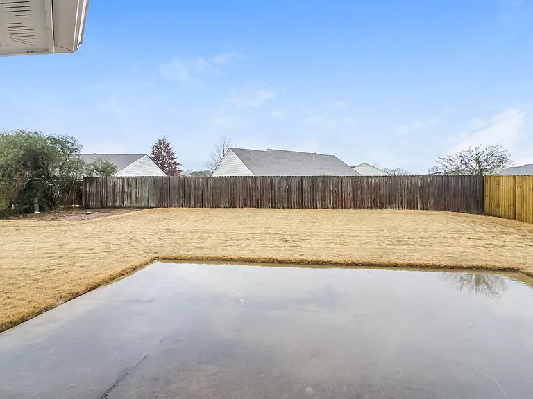1910 Crescent Ln — Photo 16