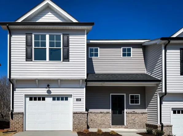 1228 Lindenshire Dr, Forest, VA 24551