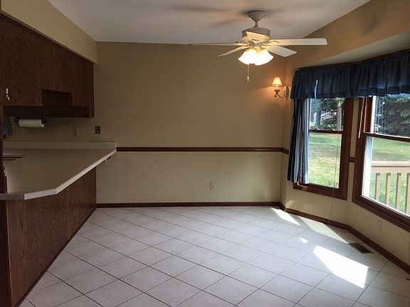 4th image of 203 Acorn Dr