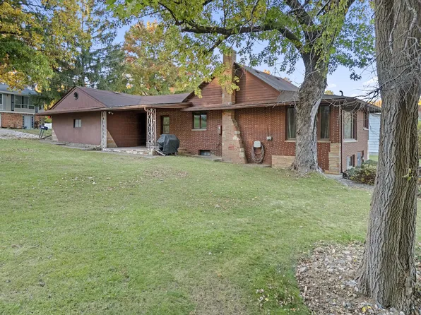 8071 Halfway Dr, Brighton, MI 48116