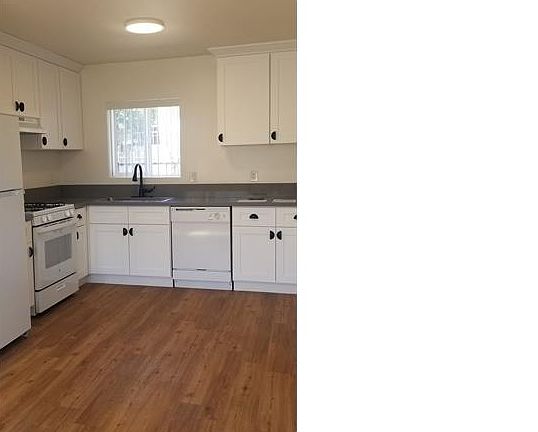 2nd image of 12421 S Main St
