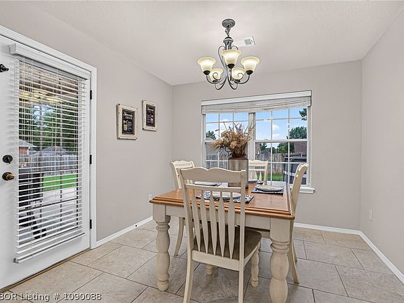 5th image of 1025 Hamilton Cir