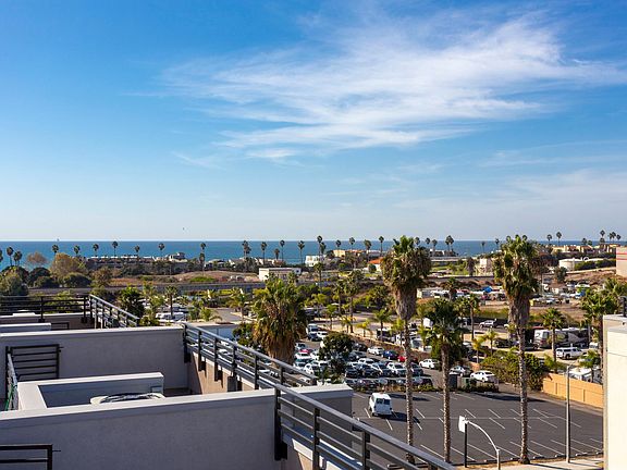 Ocean views from your personal rooftop deck! Great place to host family & friends!