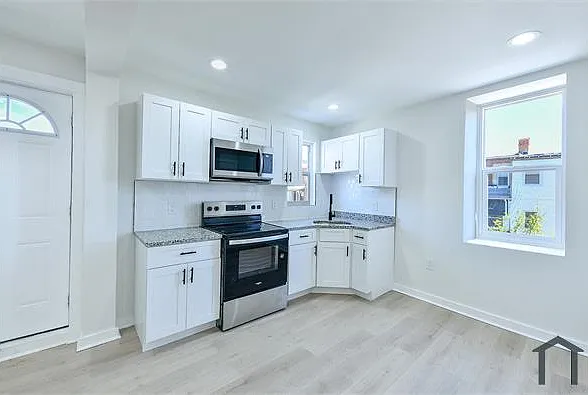 2330 Bryant Ave #4 — Photo 6