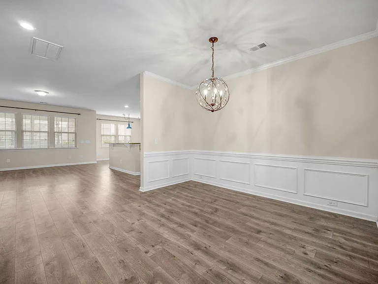 694 Redbud Ln — Photo 6