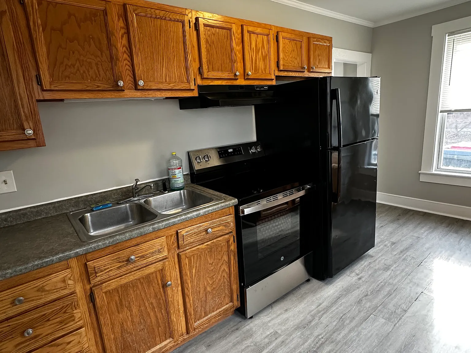 3 bed, 1300 sqft, $2,495 — Photo 2