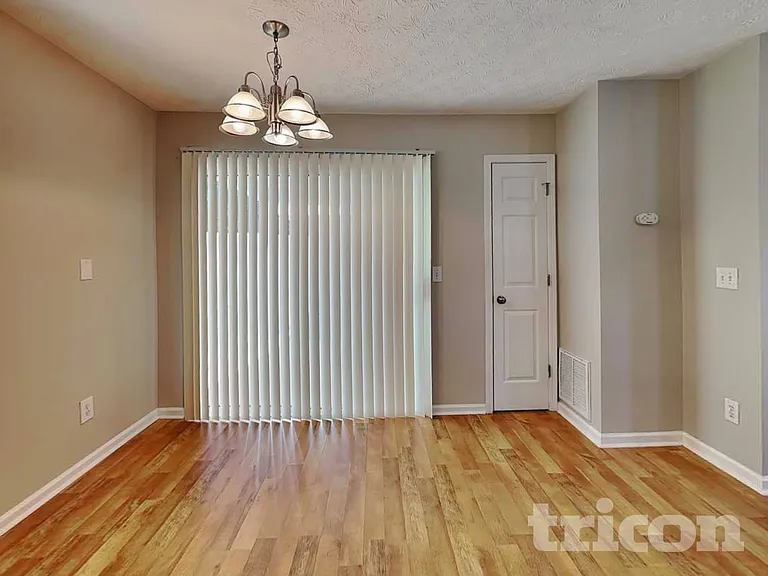 250 Oak Grove Way — Photo 4