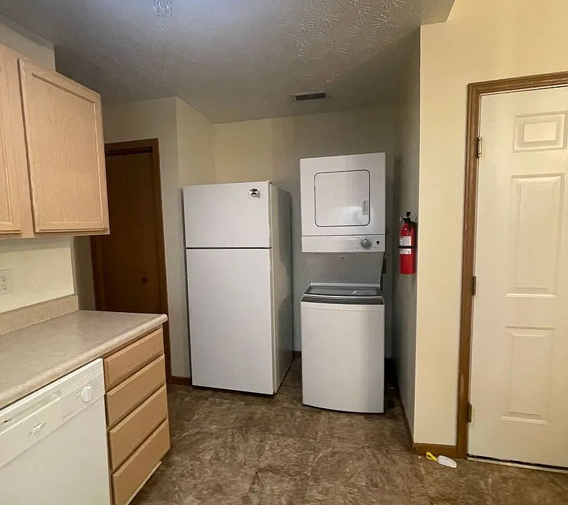 128 Andrew Pl