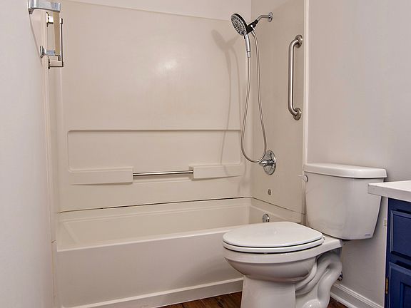 5th image of 1412 E 21st Ter
