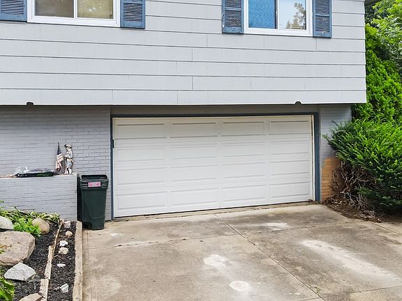 3rd image of 169 Essex Cir