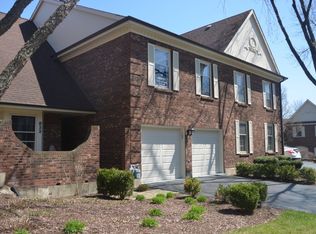 832 North Driveway, Glen Ellyn, IL 60137