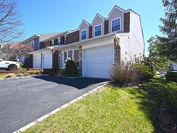3rd image of 101 Woodlake Dr W