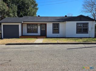 116 E 14th St, Shiner, TX 77984