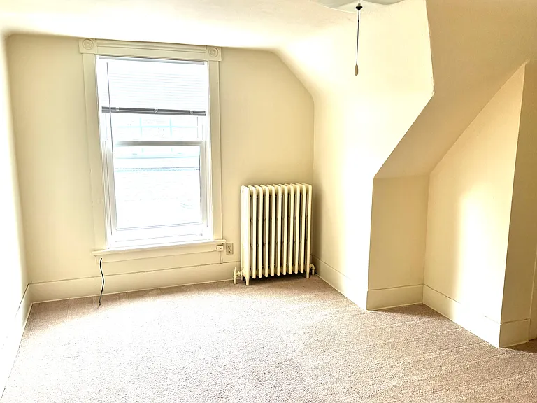 423 Gotham St #6 — Photo 4