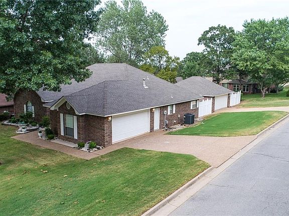 4th image of 1602 Somerset Way