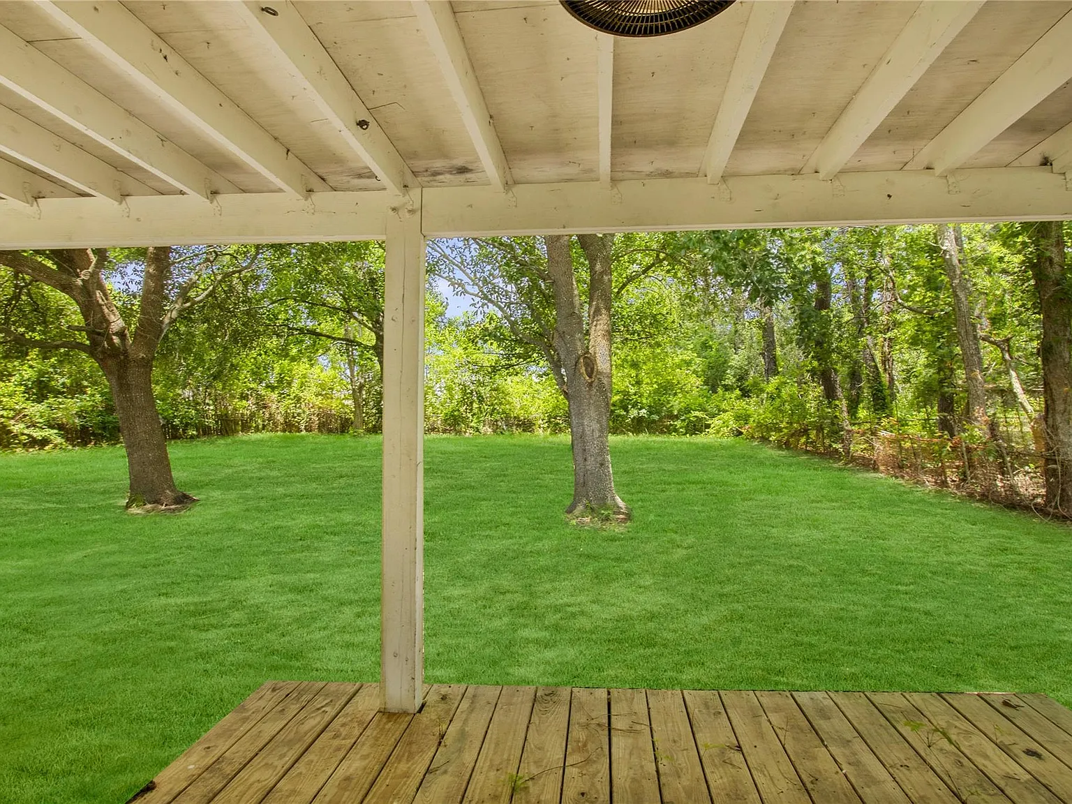 4 bed, 2.0 bath, 2050 sqft, $2,500 — Photo 4