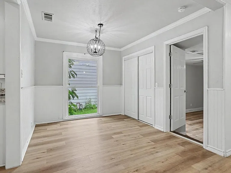 1112 N Lockhart St — Photo 5