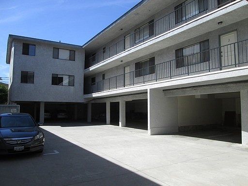 2nd image of 4452 W 134th St APT 1