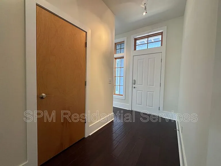 801 N 4th St #302 — Photo 3