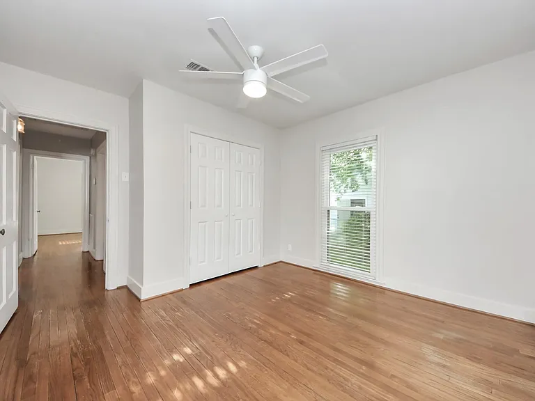 843 W 41st St — Photo 31