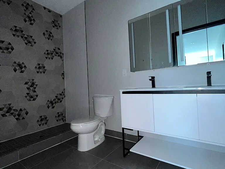 130-132 Mallory Ave #406 — Photo 8