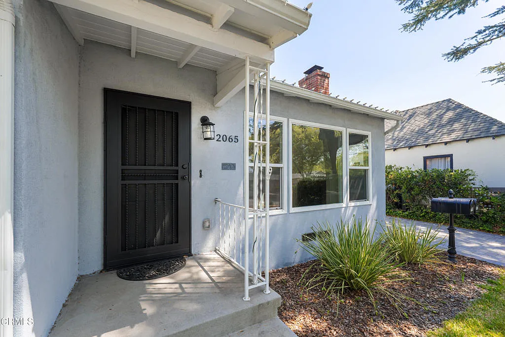 2 bed, 2.0 bath, 1306 sqft, $4,800 — Photo 2