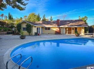 9424 Charrick Dr, Tujunga, CA 91042