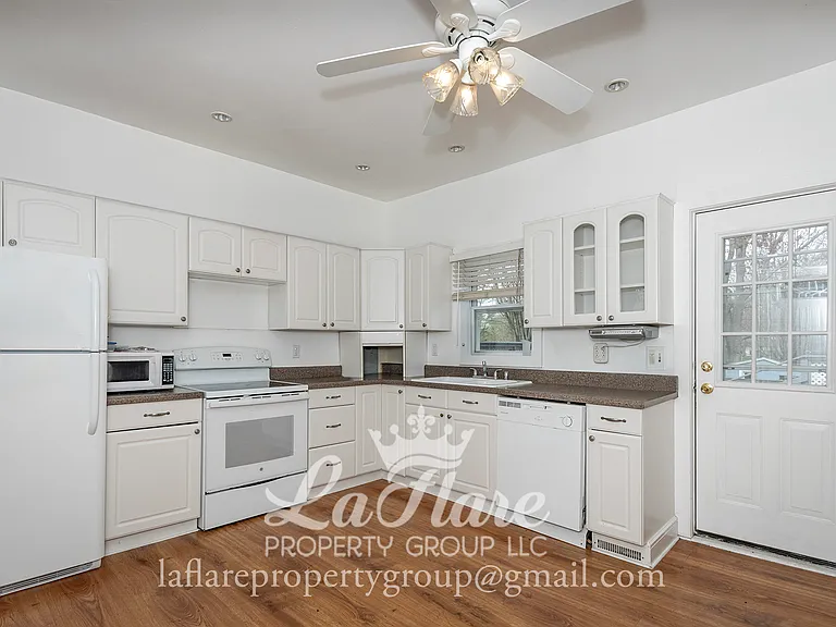 427 E Indiana Ave — Photo 8