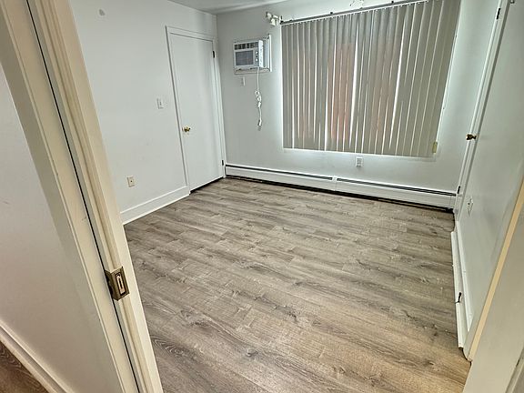 4th image of 805 W Grove St #1
