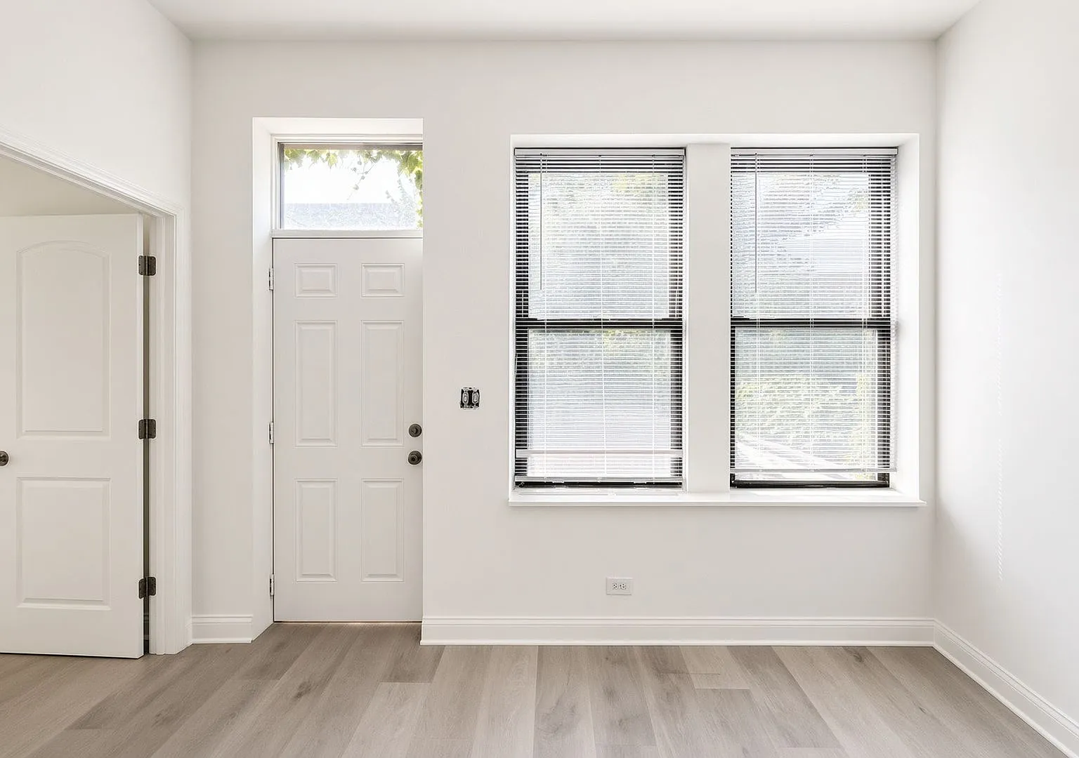 2 bed, 900 sqft, $2,218 — Photo 3