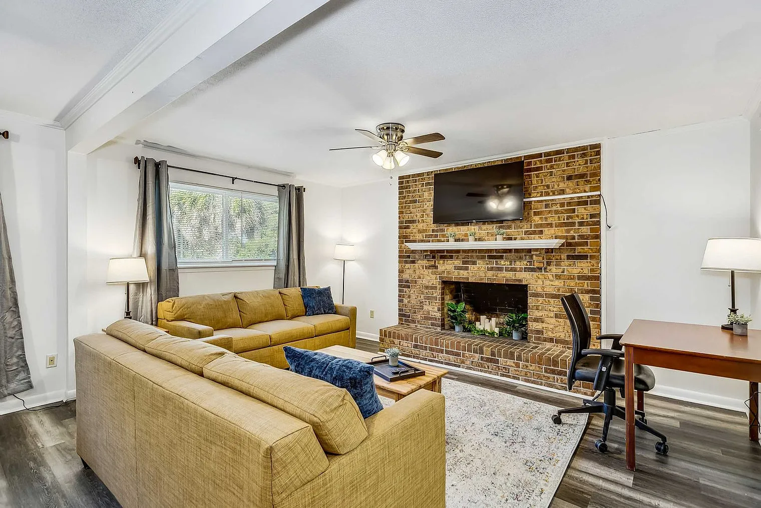 5 bed, 5.0 bath, 1915 sqft, $4,115 — Photo 3