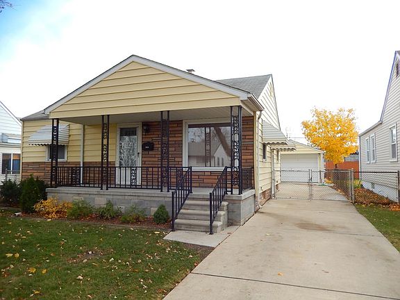 Nice front porch, driveway parking