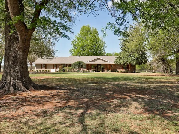 2705 Redbud Ln, Edmond, OK 73025