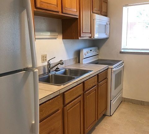 5th image of 1139 York St APT 206