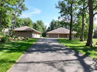 W307N6992 Club CIRCLE E E, Hartland, WI 53029