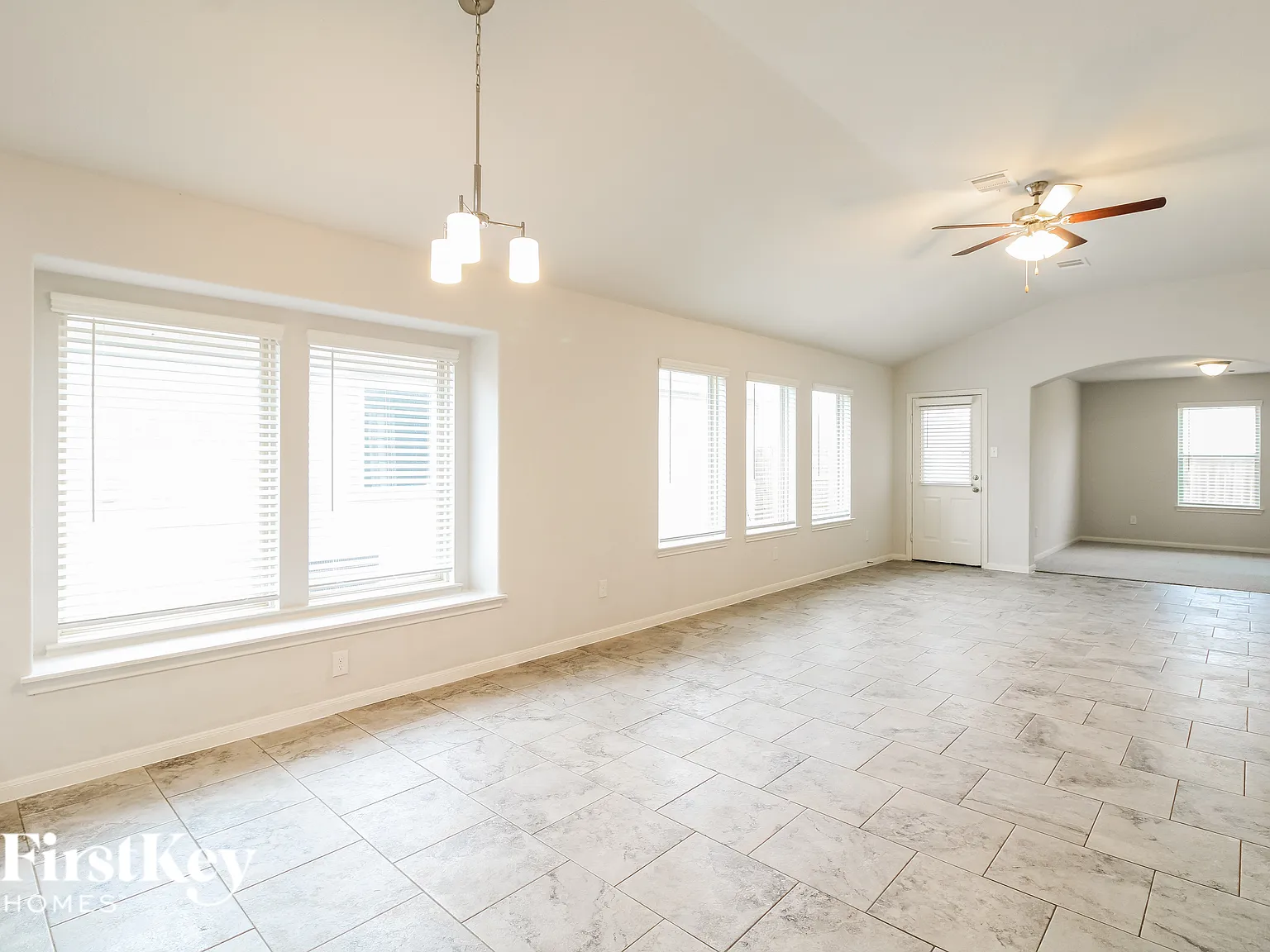 3 bed, 2.0 bath, 1837 sqft, $2,465 — Photo 4