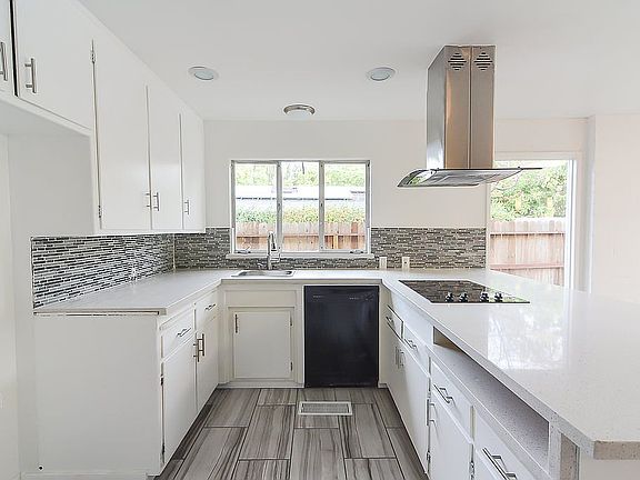 2nd image of 301 Fleetwood Dr