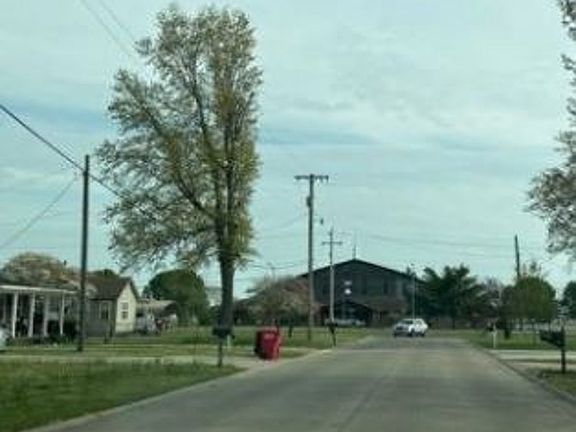 Exterior Neighborhood (street photo)