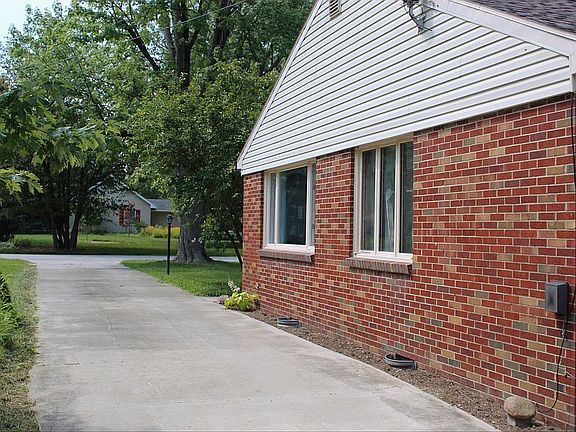 4th image of 126 W Hobart Ave