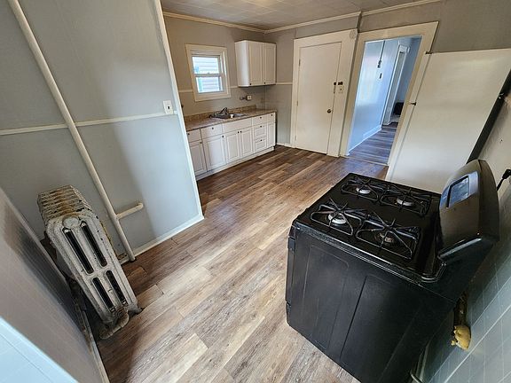 5th image of 6 Zimmer Ave Floor 2