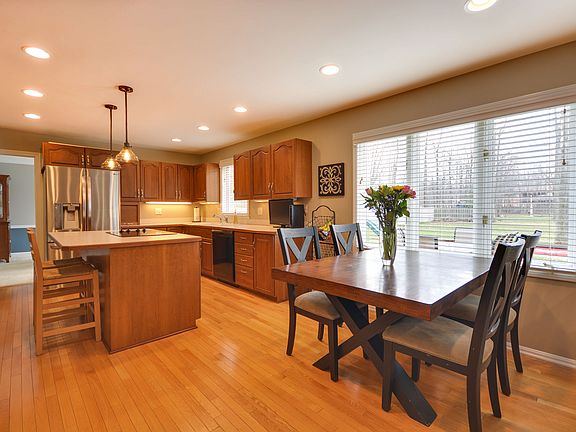 2nd image of 1641 Queens Ct