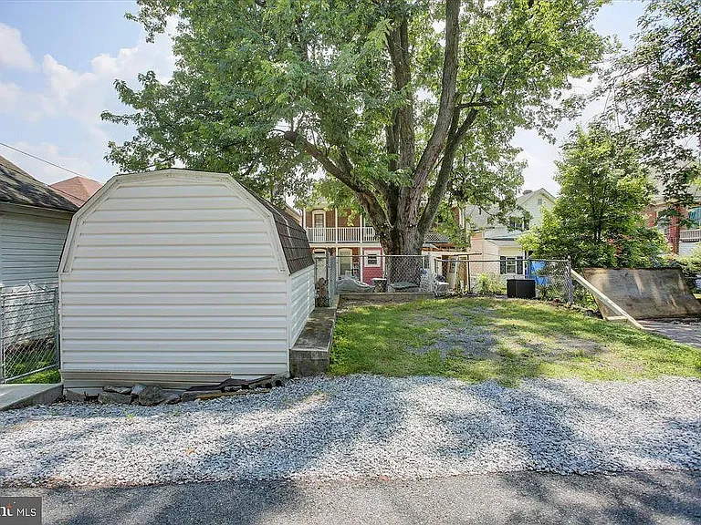 823 Mulberry Ave — Photo 27