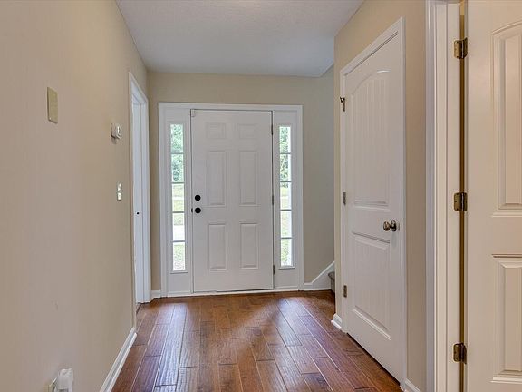 5th image of 1462 Collins Drive
