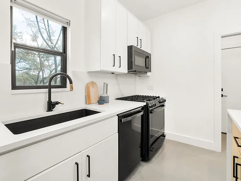 1183 Oakgrove Ave #2 — Photo 8