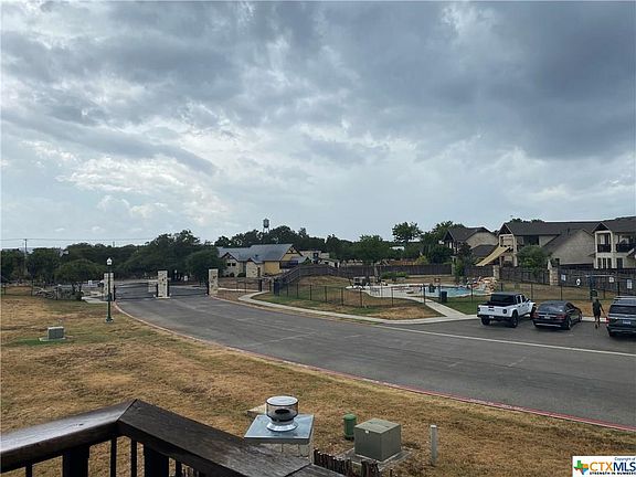 5th image of 1622 Gruene Vineyard Xing