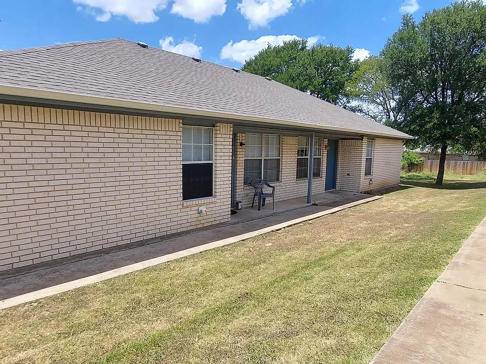 404 Avenue S #B