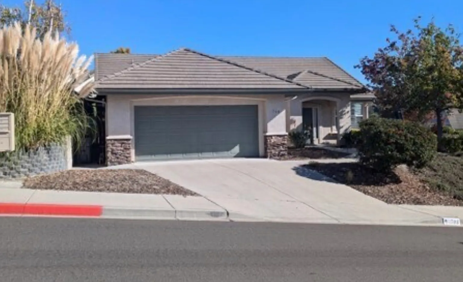 3 bed, 1860 sqft, $4,200 — Photo 1