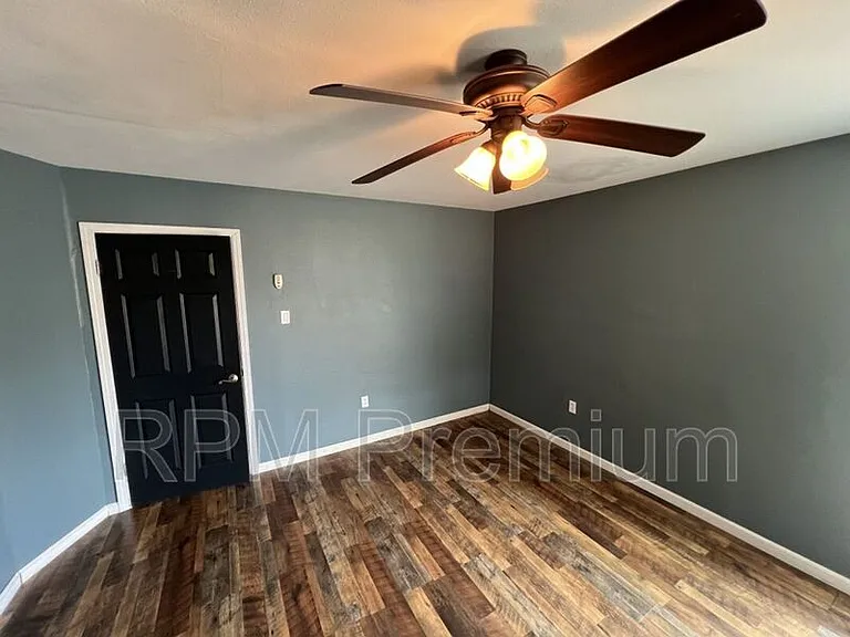 8725 Fairoaks St — Photo 36
