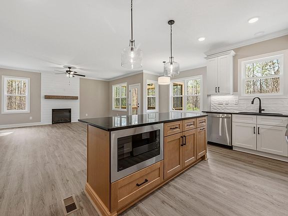 3rd image of 2280 Peachtree Hills Rd